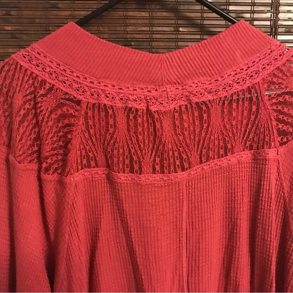 Elegant Red Lace Knit Sweater - Picture 4 of 7